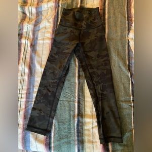 Camo Lululemon leggings.